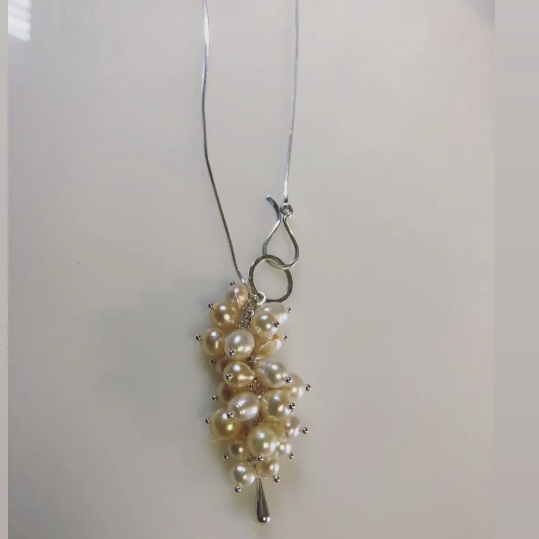 Cluster Pearls lariat