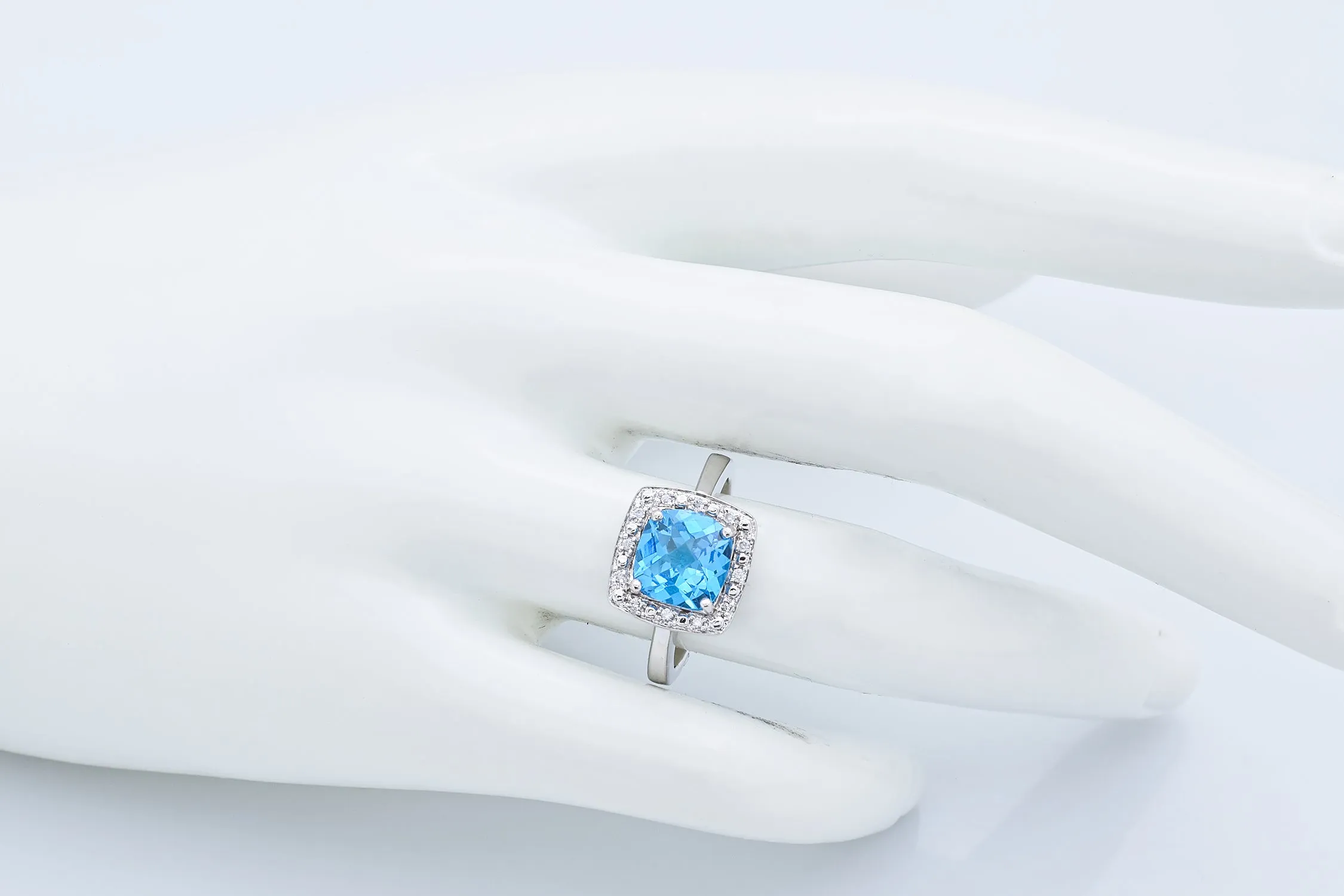 Estate 14K White Gold 2.50 Ct Blue Topaz & Diamond Ring Size 6.5