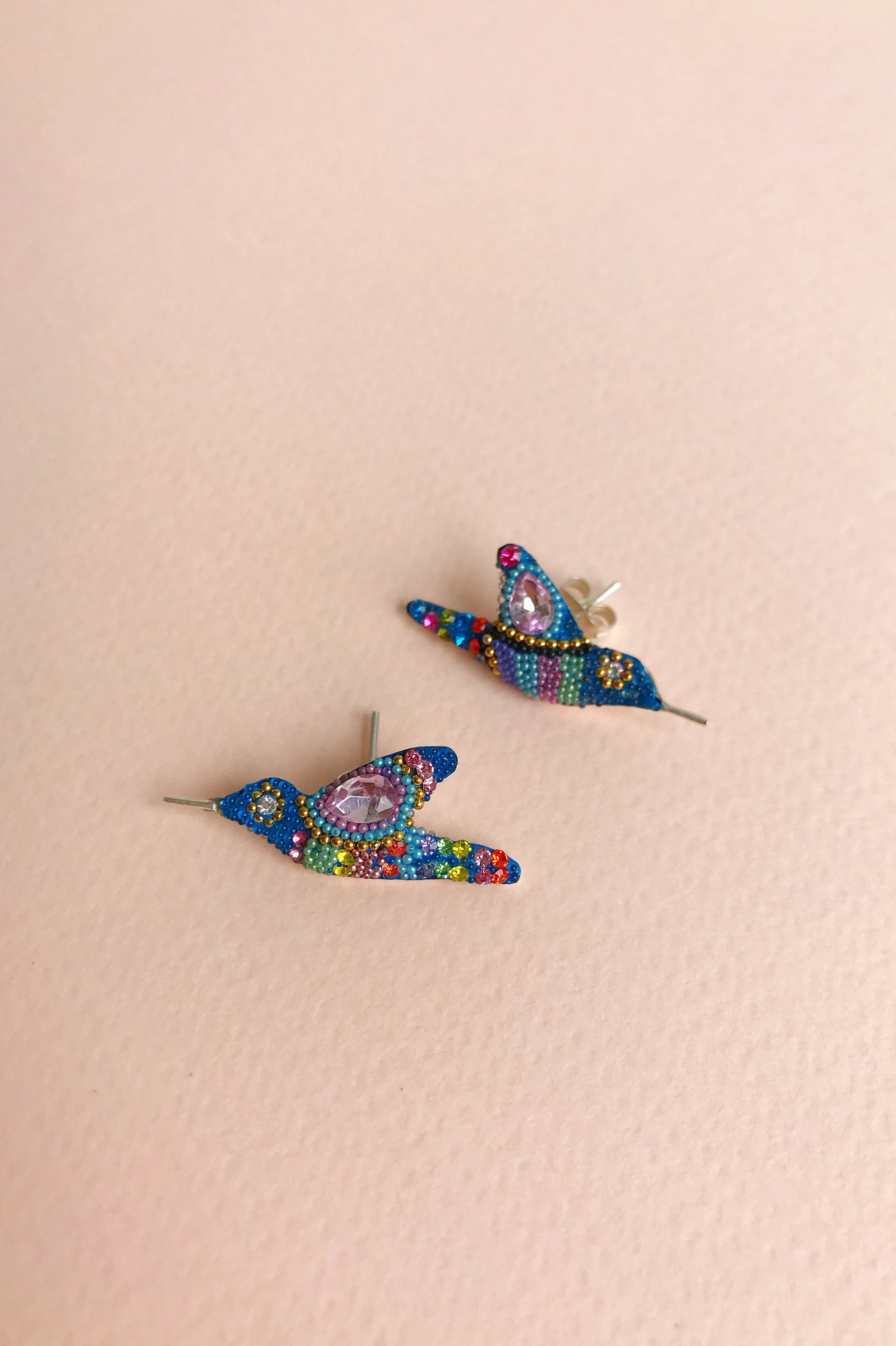 HUMMINGBIRD EARRINGS / BLUE W MUTLI-COLORS