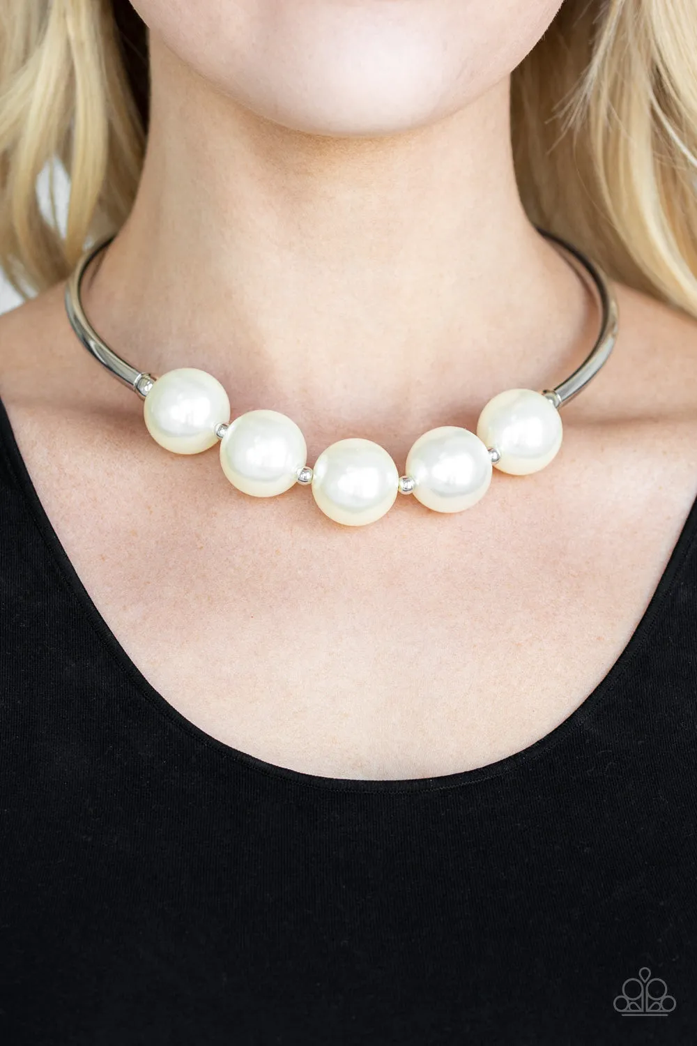 Paparazzi Accessories  - Welcome To Wall Street #N686 Peg - White Necklace